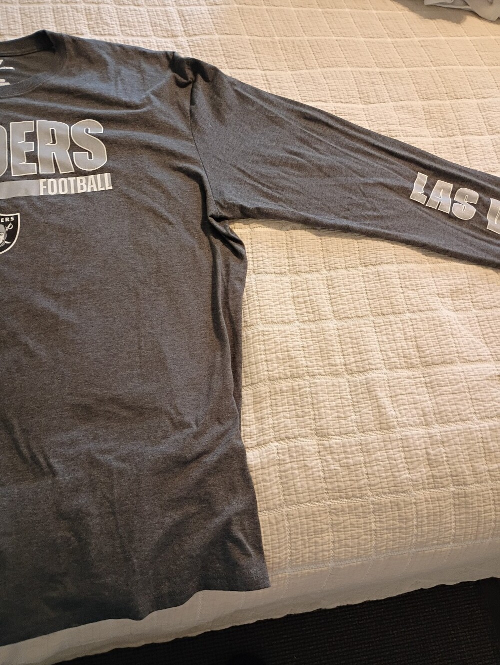 Raiders Football Graphic Tee in Charcoal Gray - Picture 3 of 4